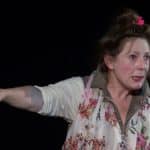 La comédienne et conteuse Jeanne Ferron au Lébérou, festival de conte en Périgord Noir (Dordogne) en 2017 | CENTRE D’ÉDUCATION PERMANENTE DU SECTEUR DE MONTIGNAC (CEPSM)