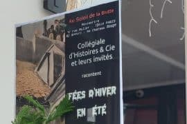 L’affiche du spectacle collégial d’Histoires & Cie, « Fées d'hiver en été », sur la vitrine d’Au Soleil de la Butte, le 26 juin 2023 | PATRICK CRESPEL/FACEBOOK
