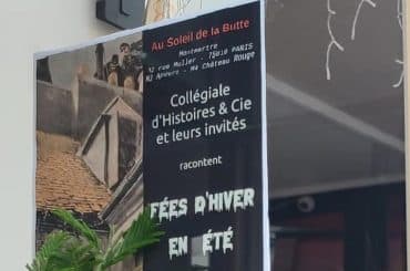 Au Soleil de la Butte, un florilège d’histoires inspirées de faits divers en guise de soirée de clôture L’affiche du spectacle collégial d’Histoires & Cie, « Fées d'hiver en été », sur la vitrine d’Au Soleil de la Butte, le 26 juin 2023 | PATRICK CRESPEL/FACEBOOK
